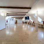 Klaster - Vzdelavaci, Konferencni A Poutni Dum