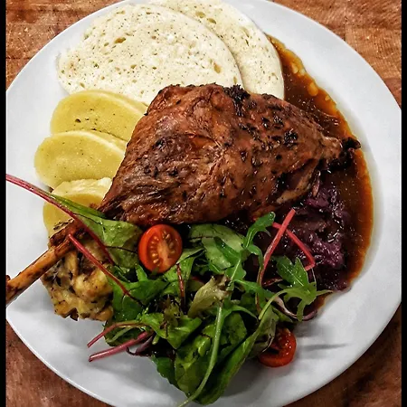 בית הארחה Klaster - Vzdelavaci, Konferencni A Poutni Dum הייניצה