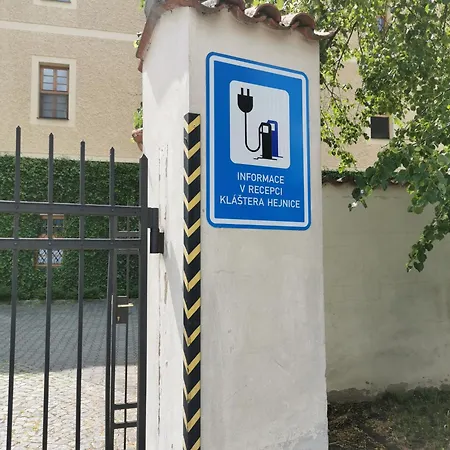 Klaster - Vzdelavaci, Konferencni A Poutni Dum