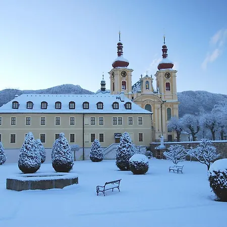 Klaster - Vzdelavaci, Konferencni A Poutni Dum 3* הייניצה