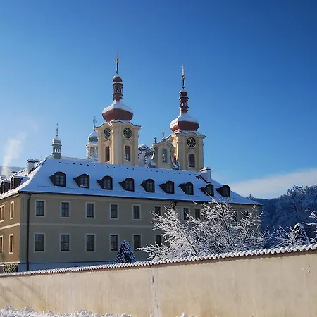 Klaster - Vzdelavaci, Konferencni A Poutni Dum Hejnice (Liberec)