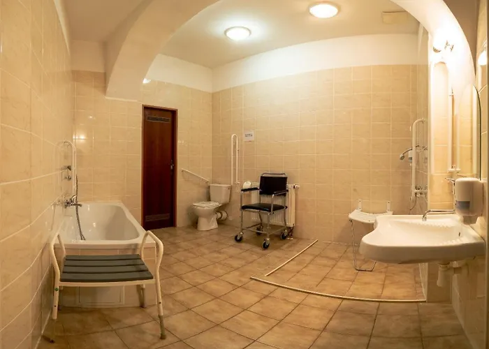 Klaster - Vzdelavaci, Konferencni A Poutni Dum