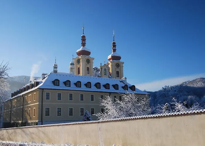 Klaster - Vzdelavaci, Konferencni A Poutni Dum Hejnice (Liberec)